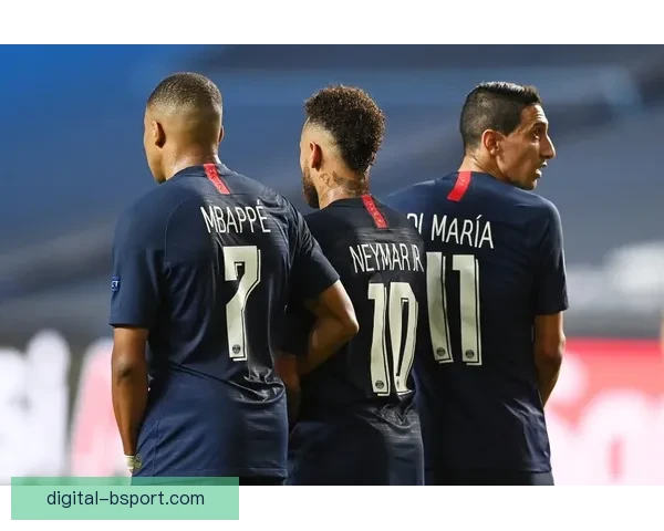 内马尔创世界转会纪录以2亿欧元加盟巴黎圣日耳曼